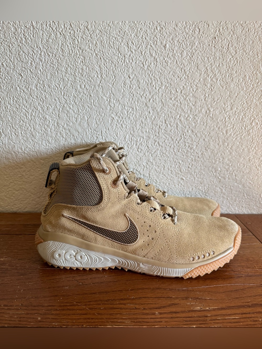 Nike ACG Men’s Sz. 10.5 Angels Rest Hiking Trek Boots Light Bone Streetwear - Picture 2 of 11